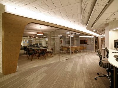 DECORACION ALREDEDOR PUERTA MADERA